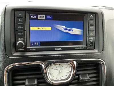 2012 Chrysler Town & Country Touring   - Photo 18 - Crest Hill, IL 60403