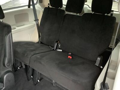 2012 Chrysler Town & Country Touring   - Photo 24 - Crest Hill, IL 60403