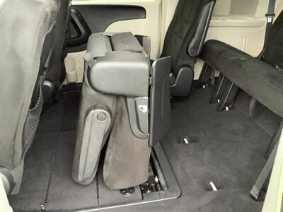 2012 Chrysler Town & Country Touring   - Photo 23 - Crest Hill, IL 60403