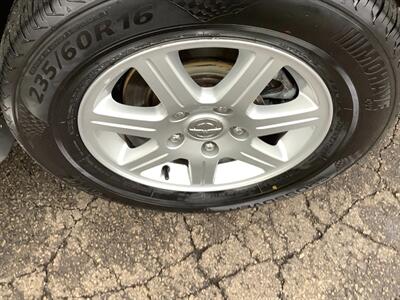2012 Chrysler Town & Country Touring   - Photo 41 - Crest Hill, IL 60403