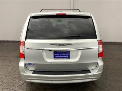 2012 Chrysler Town & Country Touring   - Photo 4 - Crest Hill, IL 60403