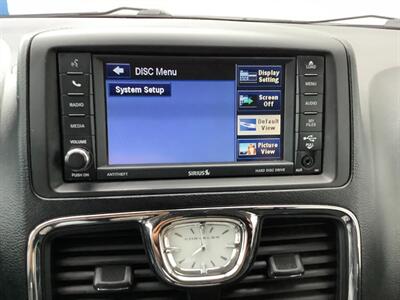 2012 Chrysler Town & Country Touring   - Photo 19 - Crest Hill, IL 60403