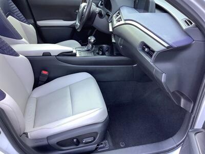 2019 Lexus UX 250h   - Photo 54 - Crest Hill, IL 60403