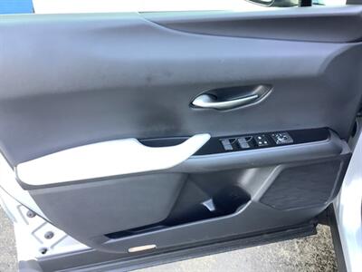 2019 Lexus UX 250h   - Photo 12 - Crest Hill, IL 60403
