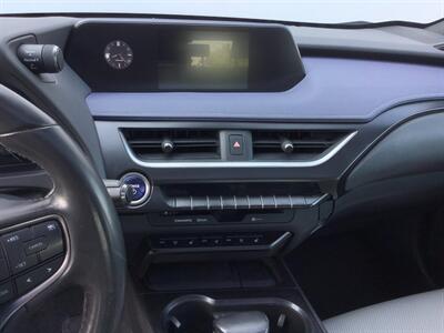2019 Lexus UX 250h   - Photo 18 - Crest Hill, IL 60403