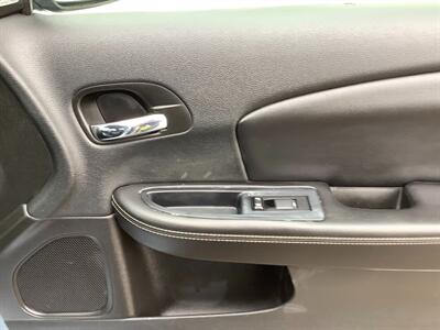 2014 Chrysler 200 Limited   - Photo 22 - Crest Hill, IL 60403