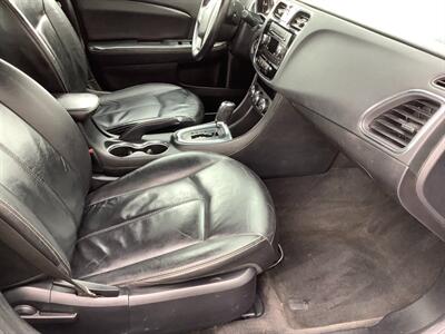 2014 Chrysler 200 Limited   - Photo 23 - Crest Hill, IL 60403