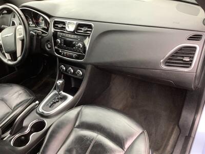2014 Chrysler 200 Limited   - Photo 24 - Crest Hill, IL 60403
