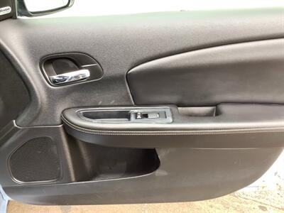 2014 Chrysler 200 Limited   - Photo 21 - Crest Hill, IL 60403