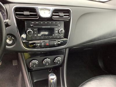 2014 Chrysler 200 Limited   - Photo 12 - Crest Hill, IL 60403