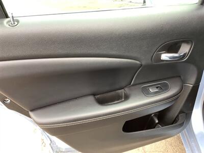 2014 Chrysler 200 Limited   - Photo 17 - Crest Hill, IL 60403