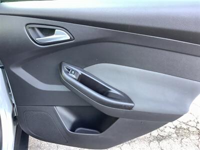 2012 Ford Focus SEL - Photo 23 - Crest Hill, IL 60403