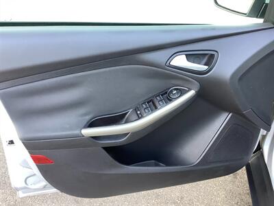 2012 Ford Focus SEL - Photo 10 - Crest Hill, IL 60403