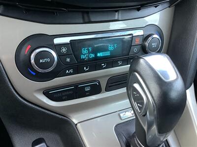 2012 Ford Focus SEL - Photo 17 - Crest Hill, IL 60403