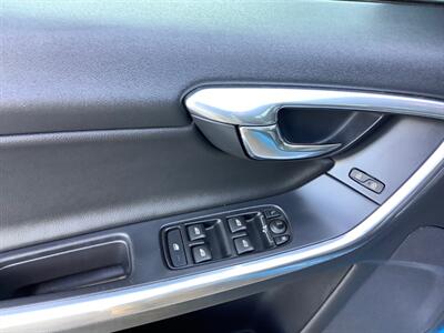 2015 Volvo V60 T5 Drive-E Premier P   - Photo 13 - Crest Hill, IL 60403
