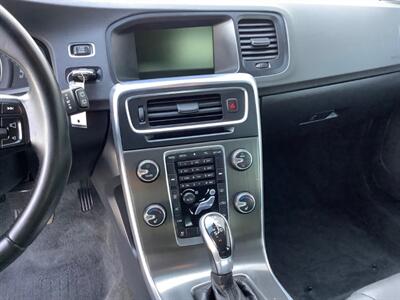 2015 Volvo V60 T5 Drive-E Premier P   - Photo 16 - Crest Hill, IL 60403