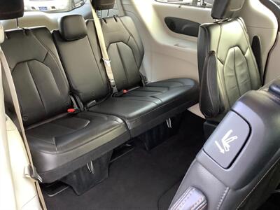 2017 Chrysler Pacifica Touring-L Plus - Photo 18 - Crest Hill, IL 60403