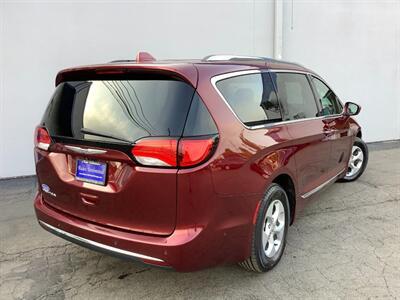 2017 Chrysler Pacifica Touring-L Plus - Photo 3 - Crest Hill, IL 60403
