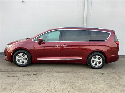 2017 Chrysler Pacifica Touring-L Plus - Photo 2 - Crest Hill, IL 60403