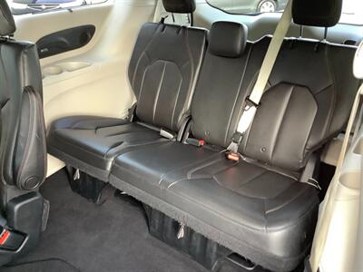 2017 Chrysler Pacifica Touring-L Plus - Photo 16 - Crest Hill, IL 60403