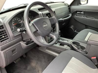 2010 Jeep Liberty Sport   - Photo 11 - Crest Hill, IL 60403