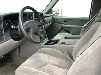 2004 Chevrolet Suburban 1500 LS   - Photo 13 - Crest Hill, IL 60403