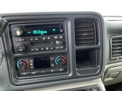 2004 Chevrolet Suburban 1500 LS   - Photo 19 - Crest Hill, IL 60403