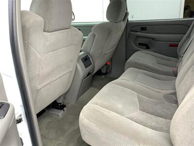 2004 Chevrolet Suburban 1500 LS   - Photo 22 - Crest Hill, IL 60403