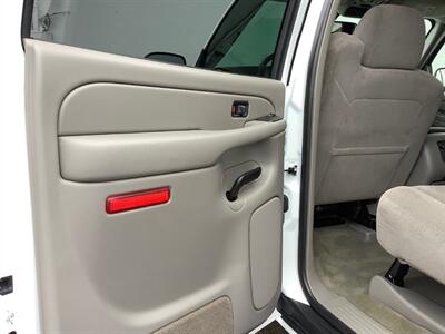 2004 Chevrolet Suburban 1500 LS   - Photo 21 - Crest Hill, IL 60403