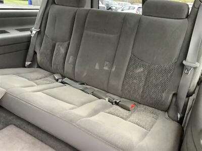 2004 Chevrolet Suburban 1500 LS   - Photo 24 - Crest Hill, IL 60403