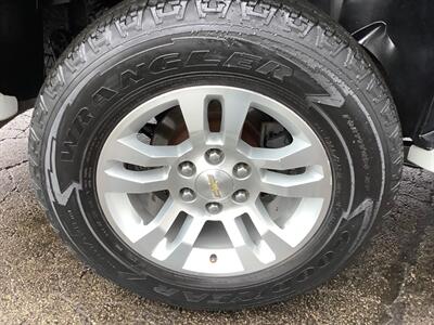 2004 Chevrolet Suburban 1500 LS   - Photo 41 - Crest Hill, IL 60403