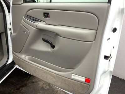 2004 Chevrolet Suburban 1500 LS   - Photo 29 - Crest Hill, IL 60403