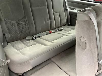 2004 Chevrolet Suburban 1500 LS   - Photo 28 - Crest Hill, IL 60403