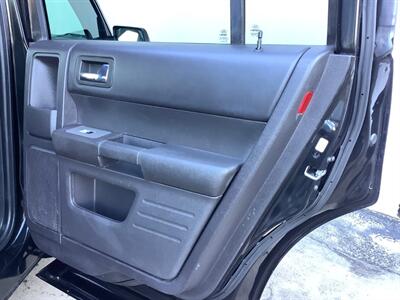 2011 Ford Flex SE   - Photo 24 - Crest Hill, IL 60403