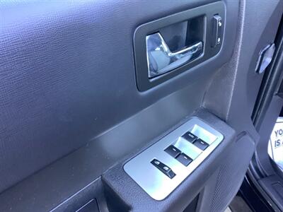 2011 Ford Flex SE   - Photo 12 - Crest Hill, IL 60403