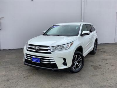 2018 Toyota Highlander LE   - Photo 1 - Crest Hill, IL 60403