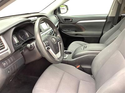 2018 Toyota Highlander LE   - Photo 15 - Crest Hill, IL 60403