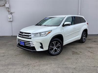2018 Toyota Highlander LE   - Photo 2 - Crest Hill, IL 60403