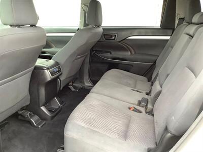 2018 Toyota Highlander LE   - Photo 24 - Crest Hill, IL 60403