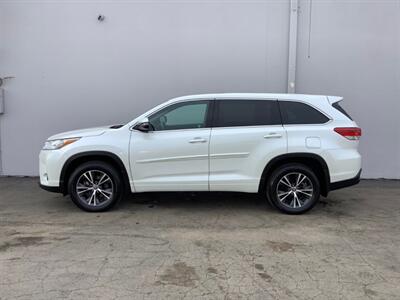 2018 Toyota Highlander LE   - Photo 3 - Crest Hill, IL 60403
