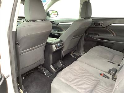 2018 Toyota Highlander LE   - Photo 25 - Crest Hill, IL 60403