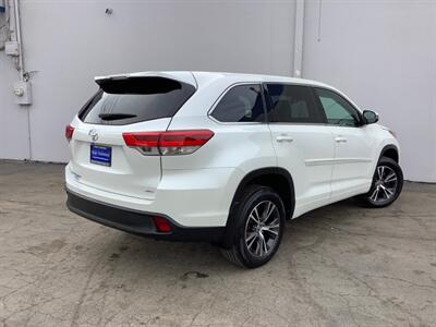 2018 Toyota Highlander LE   - Photo 8 - Crest Hill, IL 60403