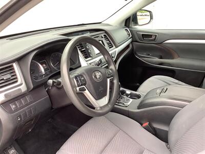 2018 Toyota Highlander LE   - Photo 16 - Crest Hill, IL 60403