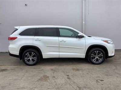2018 Toyota Highlander LE   - Photo 9 - Crest Hill, IL 60403