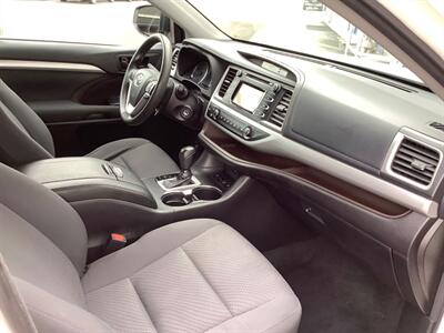2018 Toyota Highlander LE   - Photo 30 - Crest Hill, IL 60403