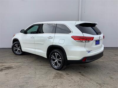 2018 Toyota Highlander LE   - Photo 5 - Crest Hill, IL 60403
