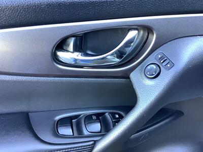 2015 Nissan Rogue SV   - Photo 12 - Crest Hill, IL 60403