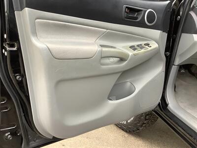 2011 Toyota Tacoma V6 - Photo 14 - Crest Hill, IL 60403