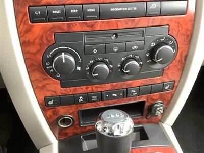 2006 Jeep Commander Limited   - Photo 9 - Crest Hill, IL 60403