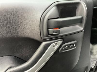 2015 Jeep Wrangler Unlimited Rubicon   - Photo 10 - Crest Hill, IL 60403